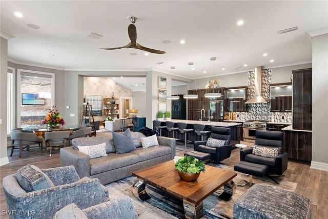 927 Barcarmil WAY, Naples, FL 34110