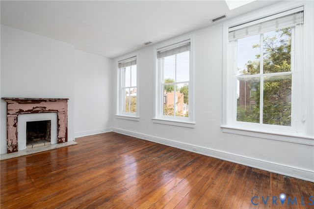 2601 E Grace, Richmond, VA 23223