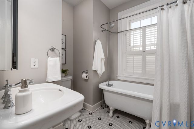 2601 E Grace, Richmond, VA 23223