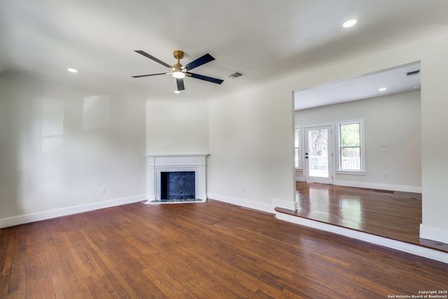 2007 mistletoe, San Antonio, TX 78201