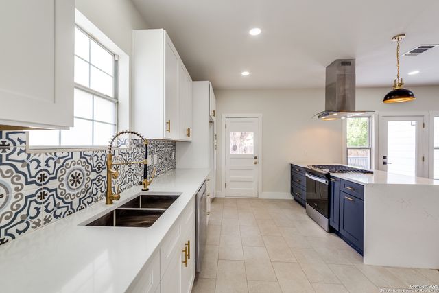 2007 mistletoe, San Antonio, TX 78201