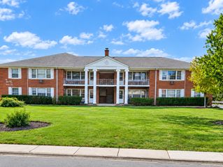2000 Parkside Drive 2C, Park Ridge, IL 60068