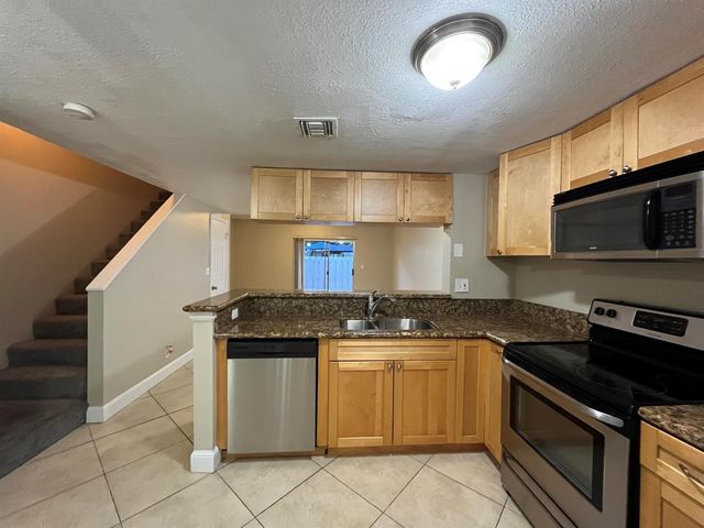 2589 NE 15th Street, Pompano Beach, FL 33062