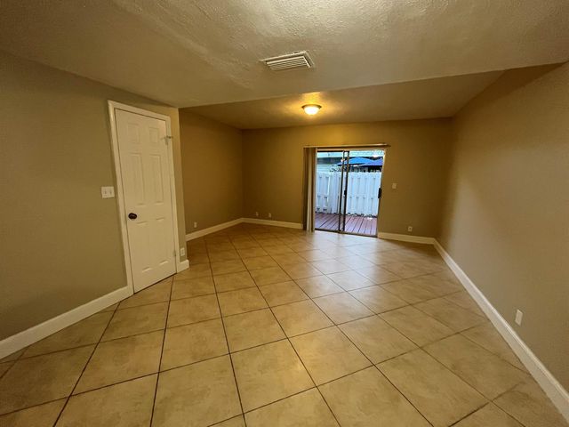 2589 NE 15th Street, Pompano Beach, FL 33062