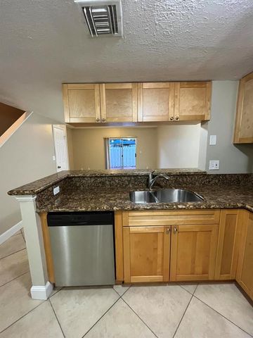2589 NE 15th Street, Pompano Beach, FL 33062