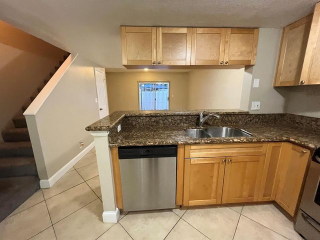 2589 NE 15th Street, Pompano Beach, FL 33062