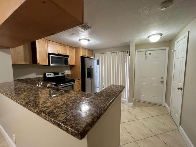 2589 NE 15th Street, Pompano Beach, FL 33062