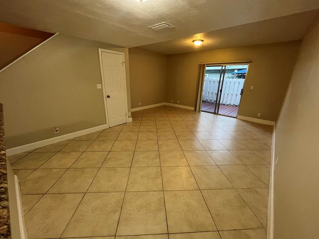 2589 NE 15th Street, Pompano Beach, FL 33062