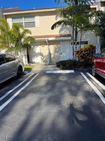 2589 NE 15th Street, Pompano Beach, FL 33062