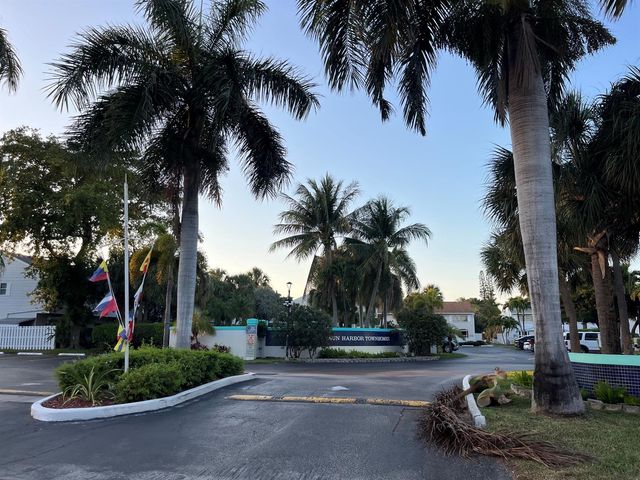 2589 NE 15th Street, Pompano Beach, FL 33062