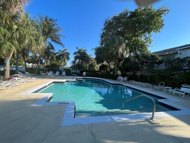 2589 NE 15th Street, Pompano Beach, FL 33062