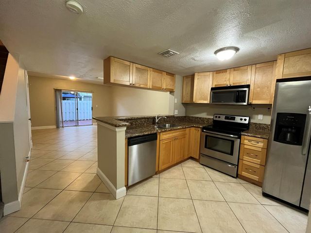 2589 NE 15th Street, Pompano Beach, FL 33062