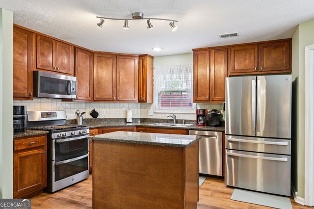 2802 Village Park Drive E, Ellenwood, GA 30294
