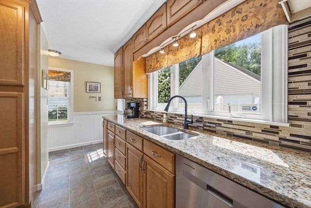 34 Harwich Road, West Springfield, MA 01089