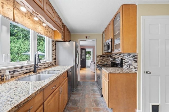 34 Harwich Road, West Springfield, MA 01089