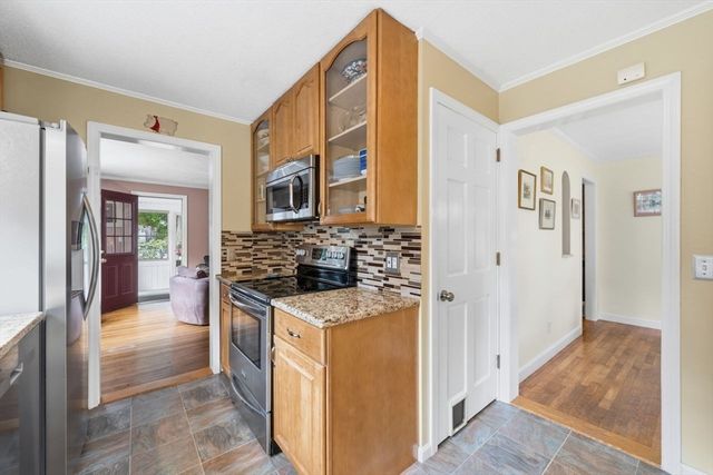 34 Harwich Road, West Springfield, MA 01089