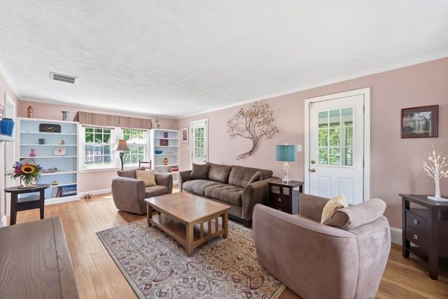 34 Harwich Road, West Springfield, MA 01089