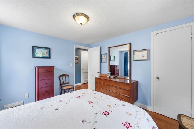 34 Harwich Road, West Springfield, MA 01089