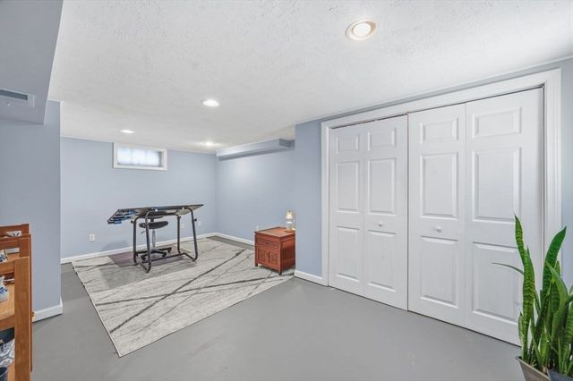 34 Harwich Road, West Springfield, MA 01089