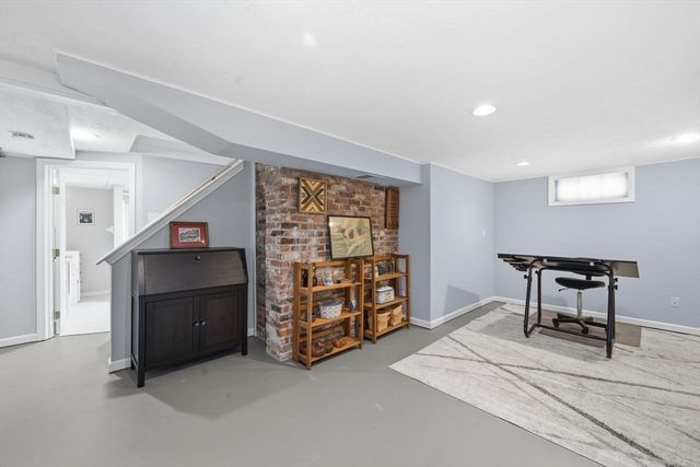 34 Harwich Road, West Springfield, MA 01089