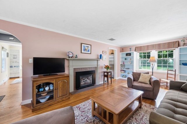34 Harwich Road, West Springfield, MA 01089