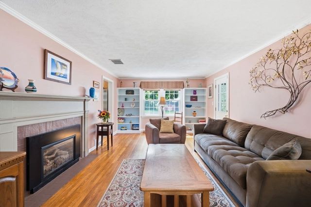 34 Harwich Road, West Springfield, MA 01089