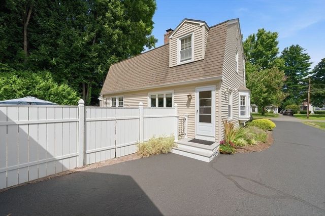 34 Harwich Road, West Springfield, MA 01089