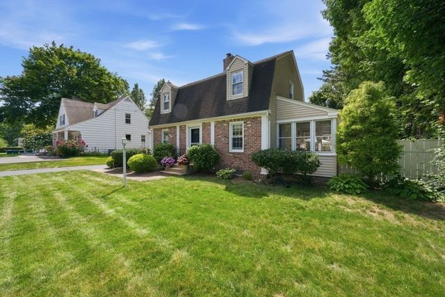 34 Harwich Road, West Springfield, MA 01089