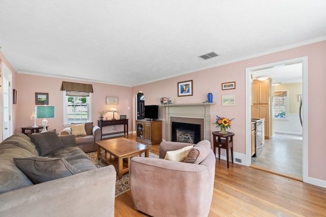 34 Harwich Road, West Springfield, MA 01089
