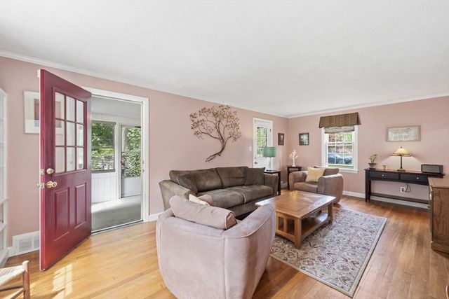 34 Harwich Road, West Springfield, MA 01089