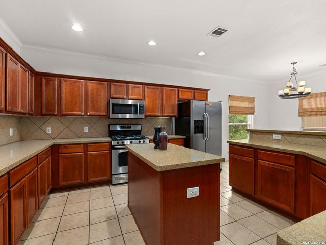 703 STABLE GLEN DR, San Antonio, TX 78245