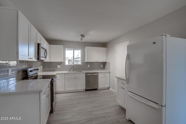 4249 W TOWNLEY Avenue, Phoenix, AZ 85051