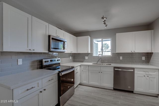 4249 W TOWNLEY Avenue, Phoenix, AZ 85051