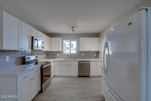 4249 W TOWNLEY Avenue, Phoenix, AZ 85051