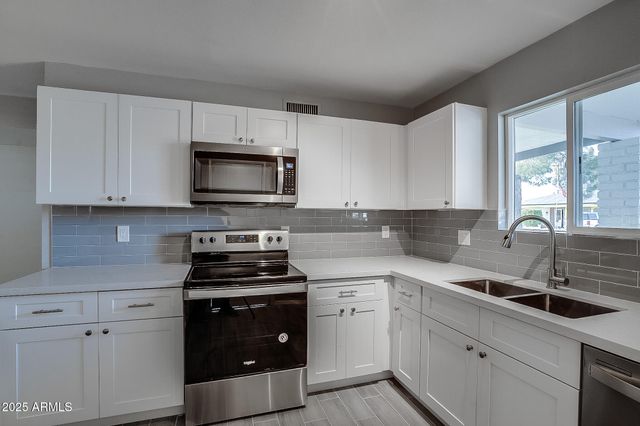 4249 W TOWNLEY Avenue, Phoenix, AZ 85051