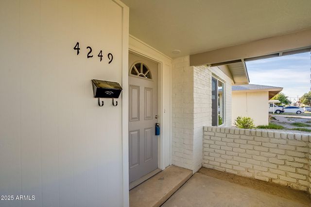 4249 W TOWNLEY Avenue, Phoenix, AZ 85051