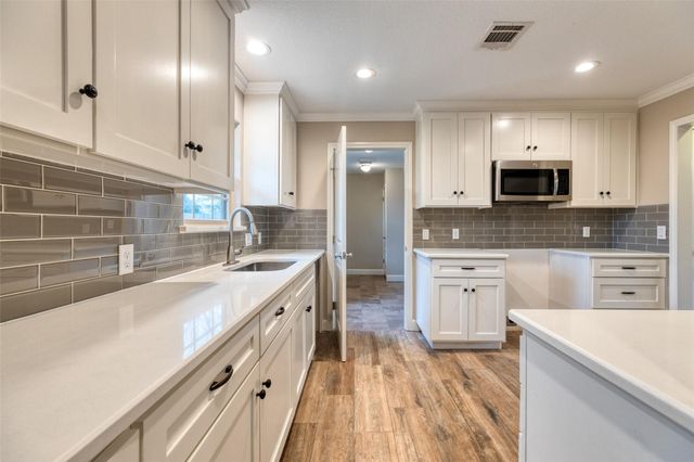 810 Vogel DR, Lockhart, TX 78644