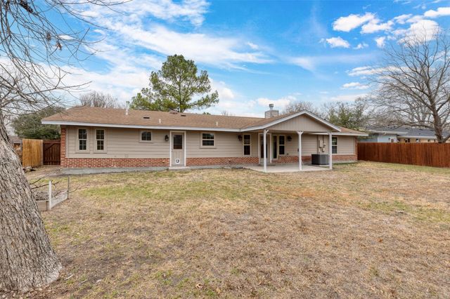 810 Vogel DR, Lockhart, TX 78644
