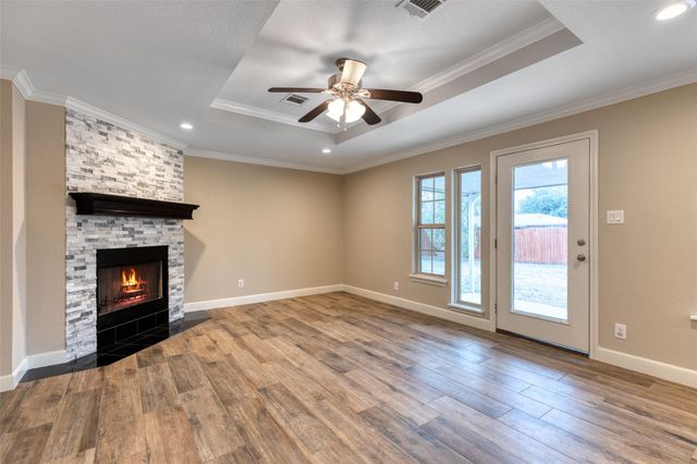 810 Vogel DR, Lockhart, TX 78644