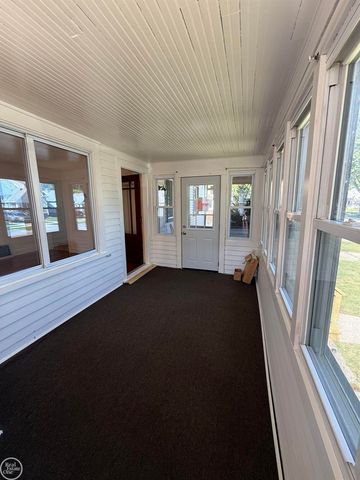 33 High Street, Mt Clemens, MI 48043