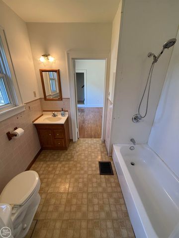 33 High Street, Mt Clemens, MI 48043