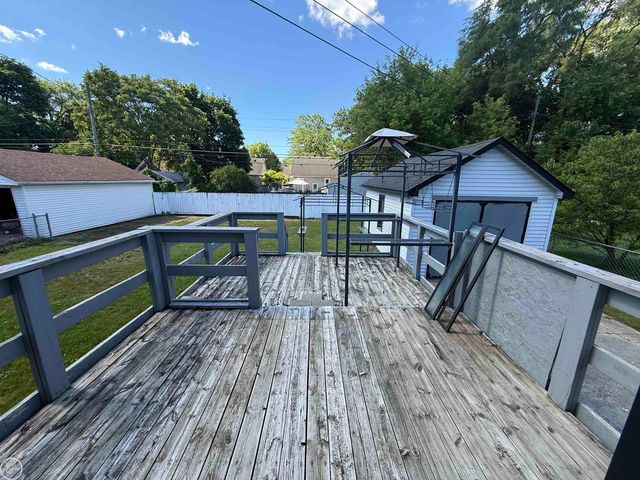 33 High Street, Mt Clemens, MI 48043
