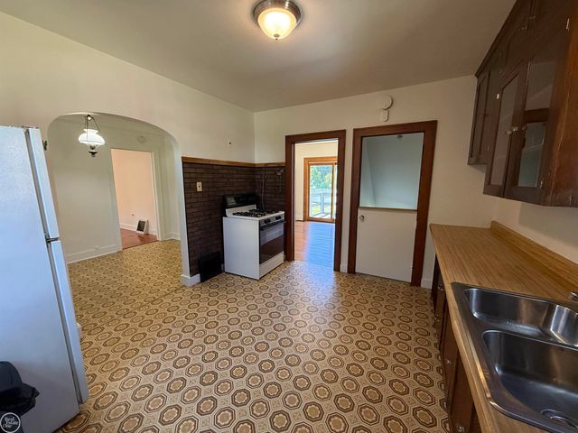 33 High Street, Mt Clemens, MI 48043