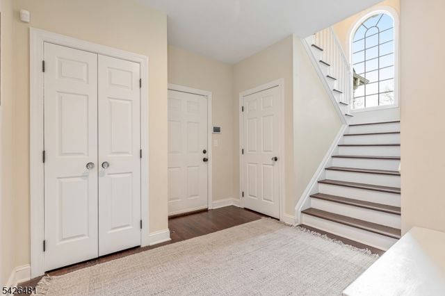 5 Cotswold Ln, Warren Twp., NJ 07059