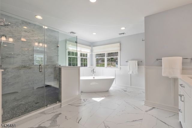 5 Cotswold Ln, Warren Twp., NJ 07059