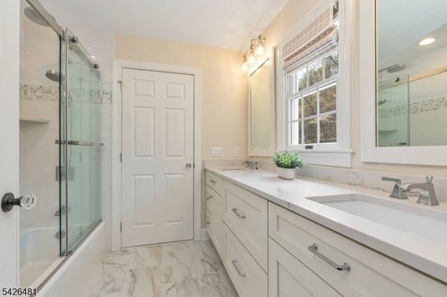 5 Cotswold Ln, Warren Twp., NJ 07059