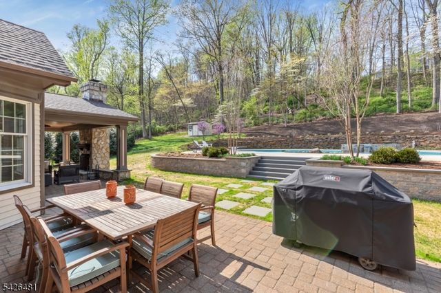 5 Cotswold Ln, Warren Twp., NJ 07059