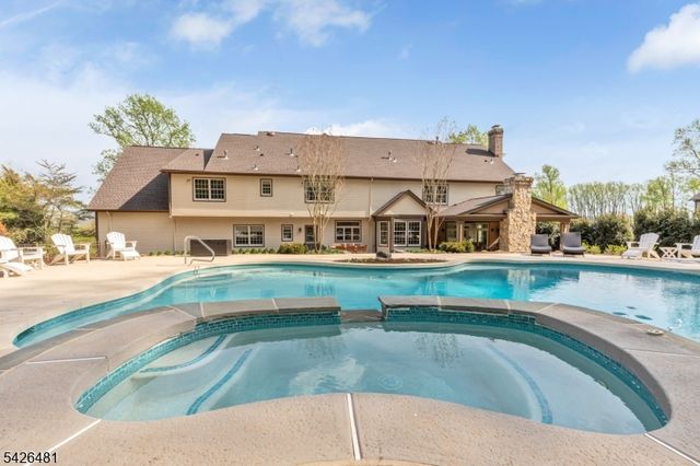 5 Cotswold Ln, Warren Twp., NJ 07059