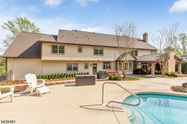 5 Cotswold Ln, Warren Twp., NJ 07059
