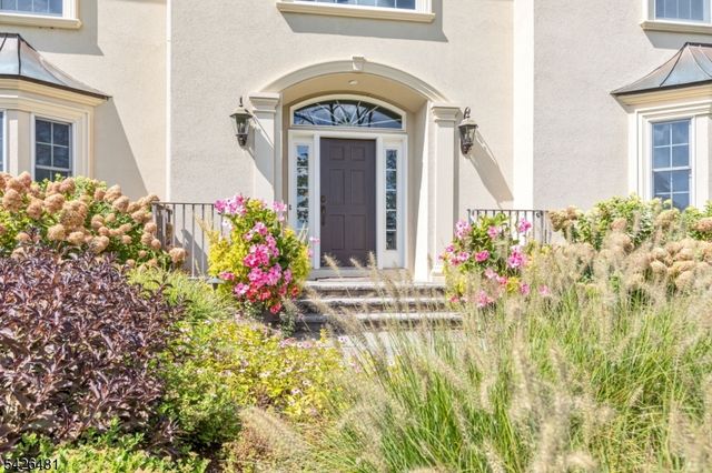 5 Cotswold Ln, Warren Twp., NJ 07059